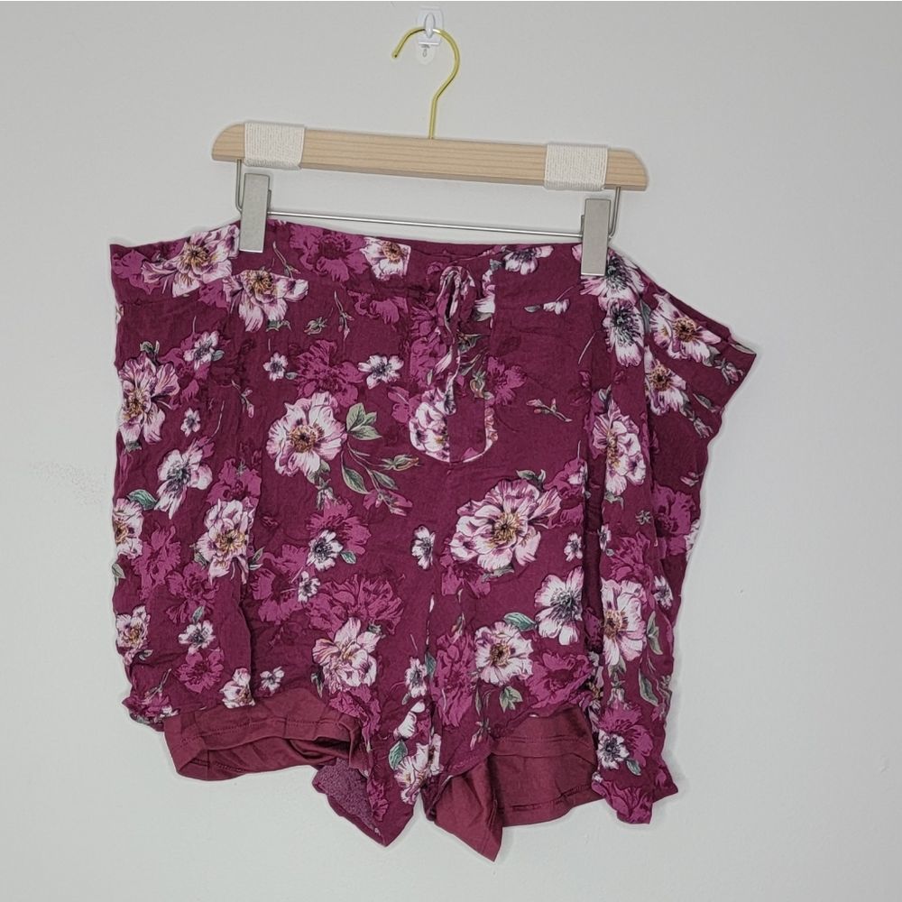 Torrid Maroon Floral Shorts Plus Size 3 - Picture 3 of 6